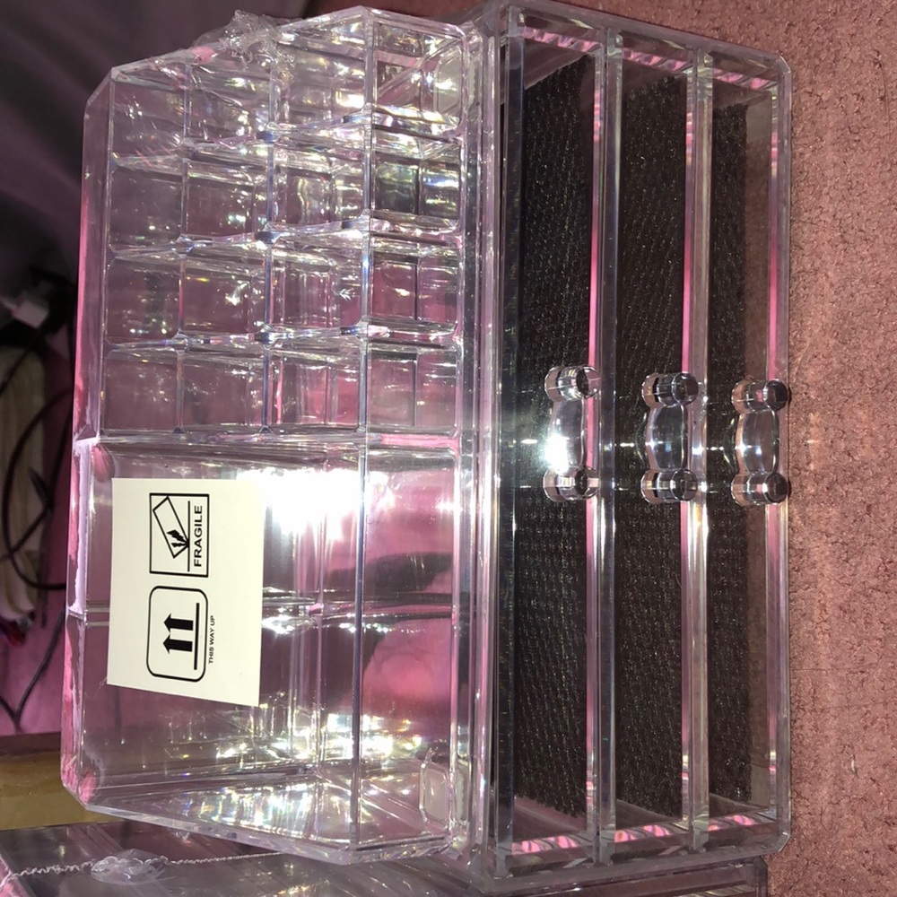 Makeup organizer never used